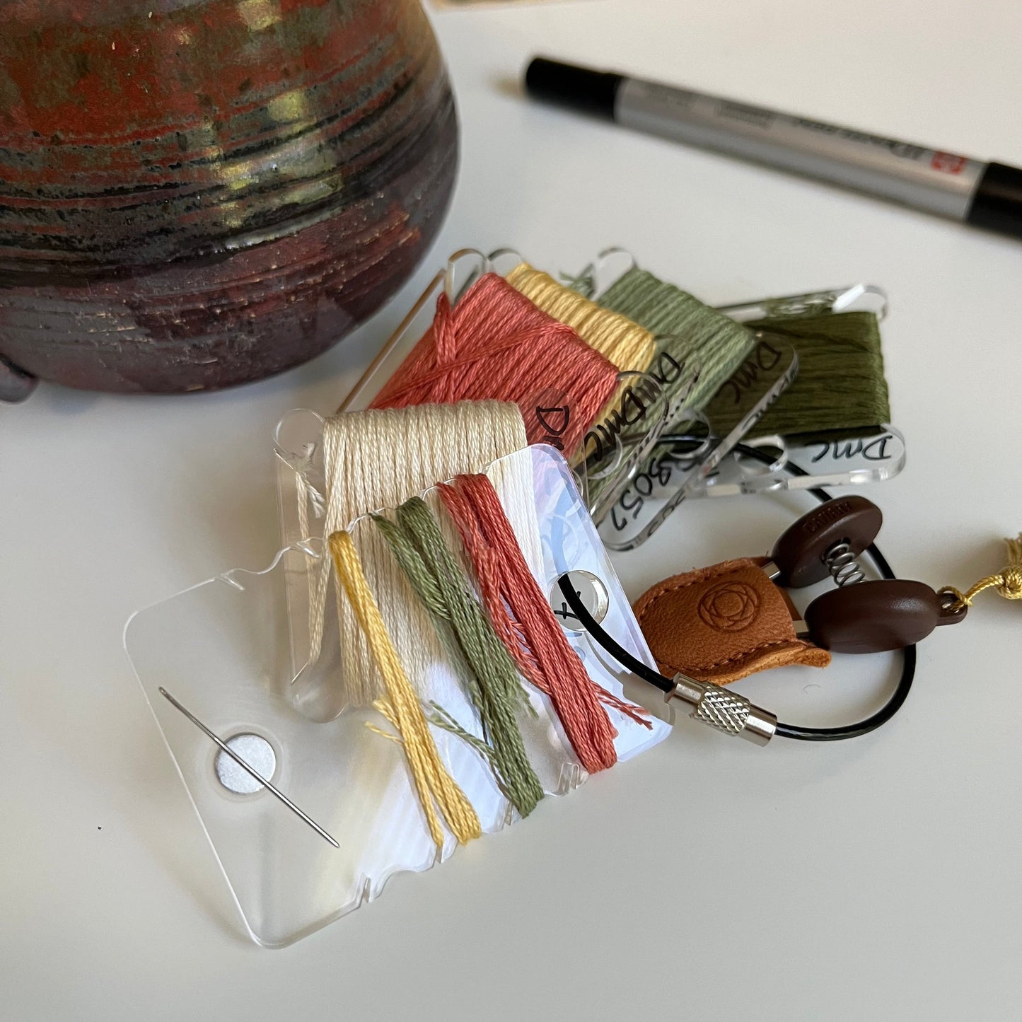 Needle Minder Medium Floss Keeper - Single